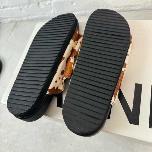 Nuance Cowhide Print Slides - Picture 8 of 15